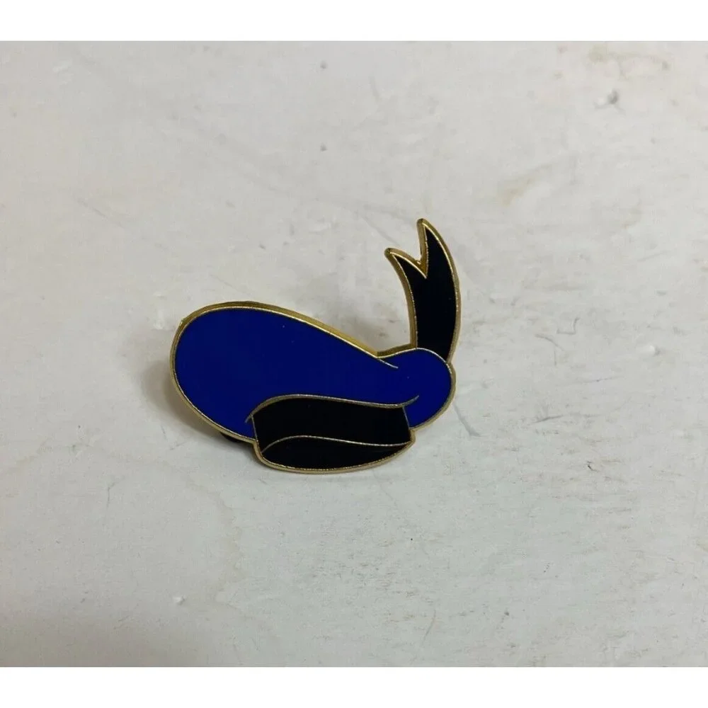Disney 2016 Hidden Mickey Trading Pin - Donald Duck Mystery Character Hat